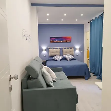 לינה וארוחת בוקר Molo Partenope נאפולי